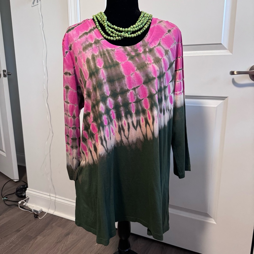 LOGO Pink and Green Tie-Dye 3/4 sleeve with seam pockets